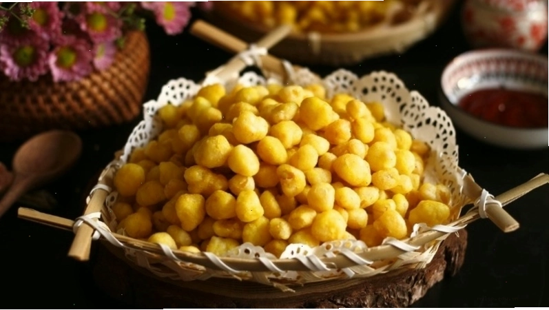 Thành phẩm ngô chiên giòn tan, thơm lừng mùi bơ hấp dẫn