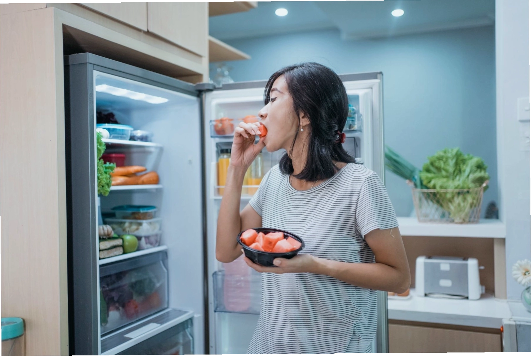 Thèm ăn đồ chua là dấu hiệu mang thai theo kinh nghiệm dân gian