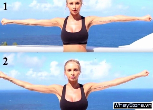 Thực hiện động tác Bicep Curls với tạ đơn