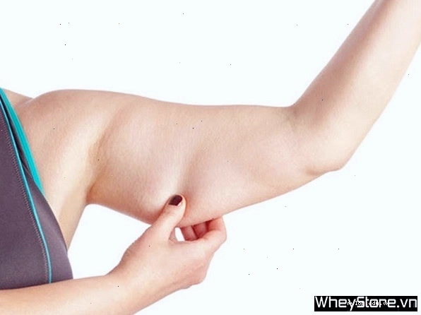 Thực hiện động tác Triceps Dips tại ghế