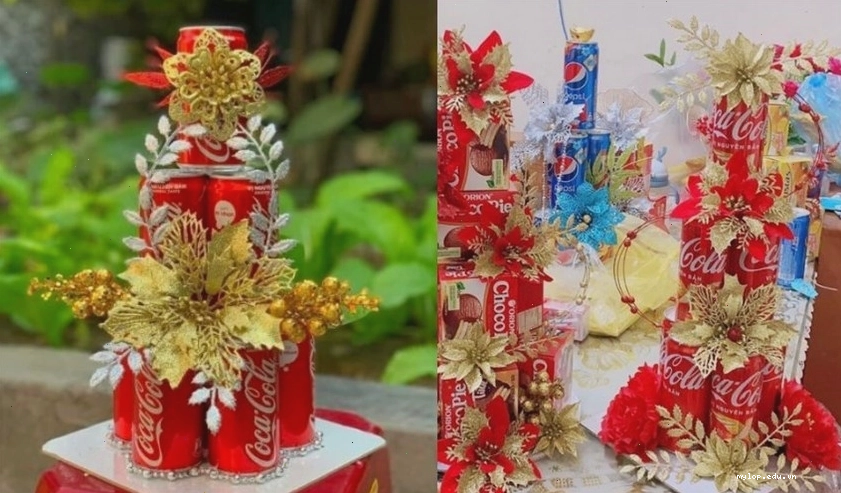 Trang trí tháp bánh với các phụ kiện Tết và bánh kẹo