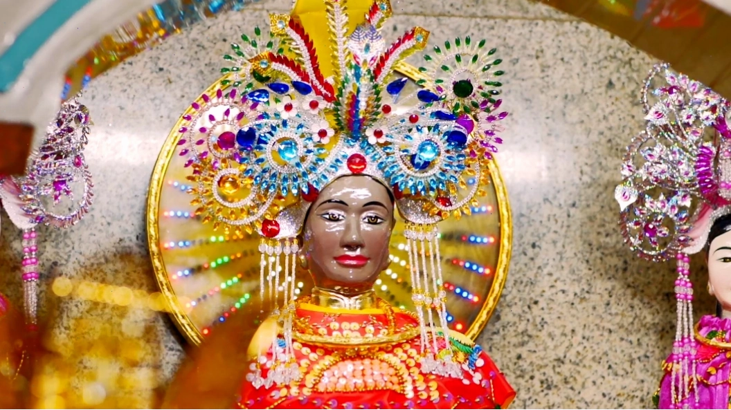Tượng Bà Đen uy nghi trên đỉnh núi