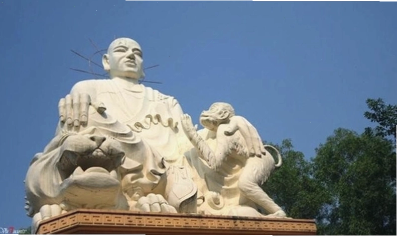 Tượng Thiền sư Vạn Hạnh