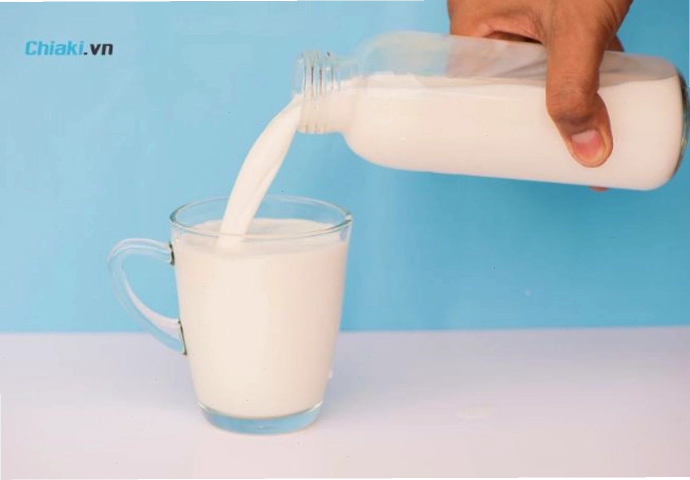 Ủ lông mày bằng sữa tươi giúp lông mày mọc mềm mượt hơn